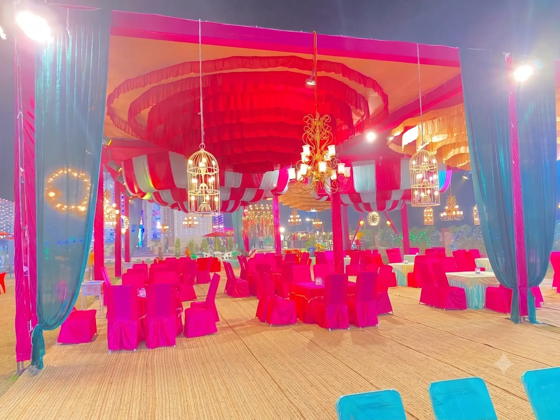 Modern wedding décor at a Haryana wedding farm Elegantly decorated wedding farm in Haryana with floral arch and ambient lighting for a modern Haryanvi wedding